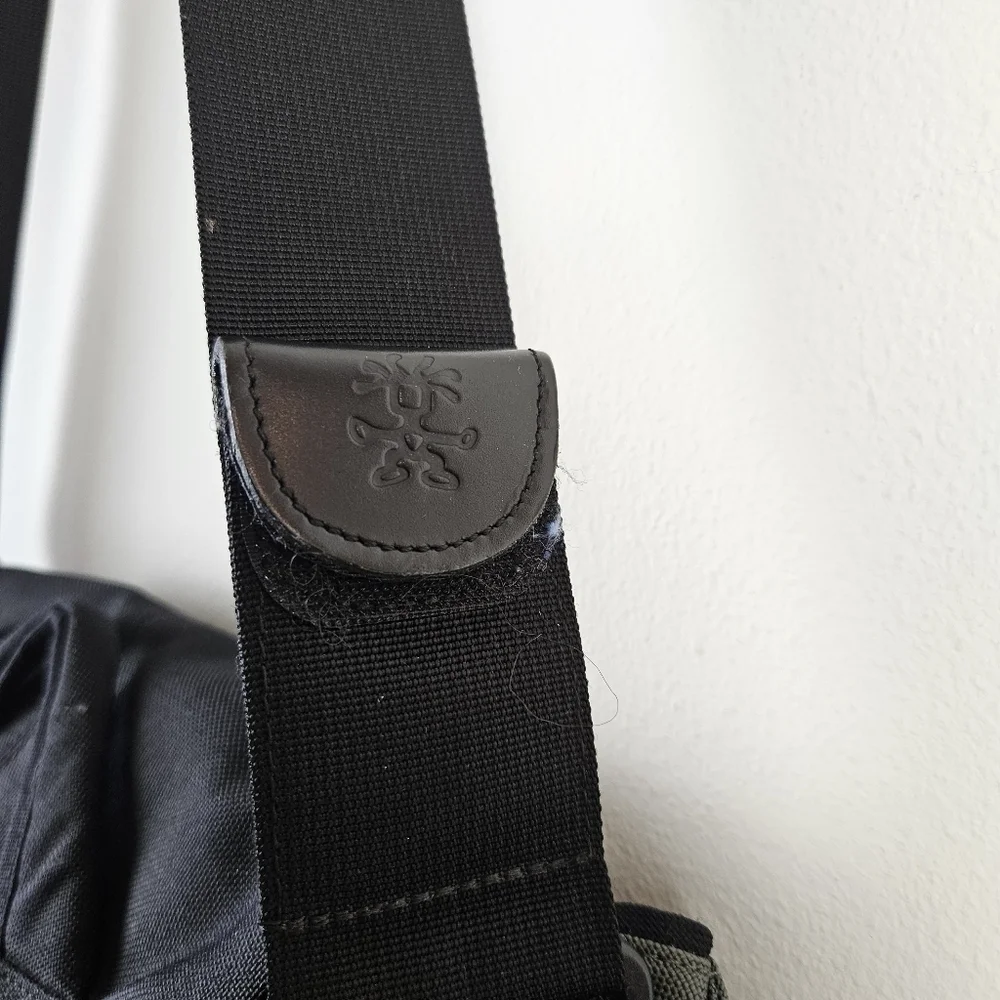 Crumpler The Luncheon Laptop Messenger Crossbody Bag - Black w/ grey